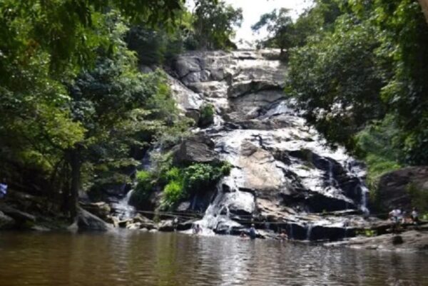 Jovem De Anos Morre Ao Cair De Cachoeira Ao Tentar Tirar Selfie No