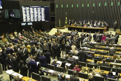 Site da Câmara dos Deputados ocultou mais de 2 mil faltas de deputados -  Blog do Itamar